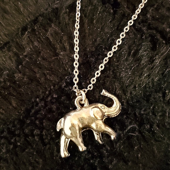 Dainty Silver Elephant Necklace - Picture 1 of 4